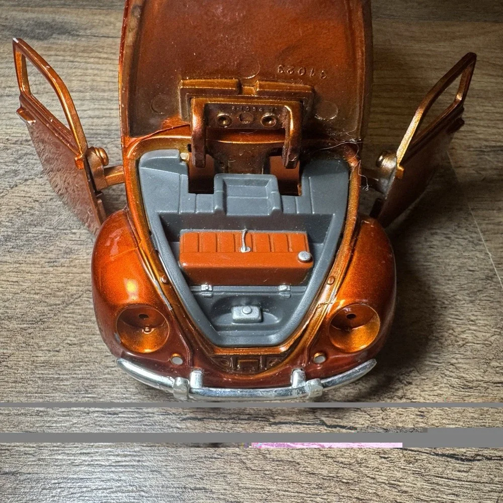 Maisto Diecast Car Unisex 1:24 Copper 2006 Urban Ridez VBUGZ VW Beetle